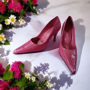 Elegant Pink Crocodile-Patterned Women's Heels